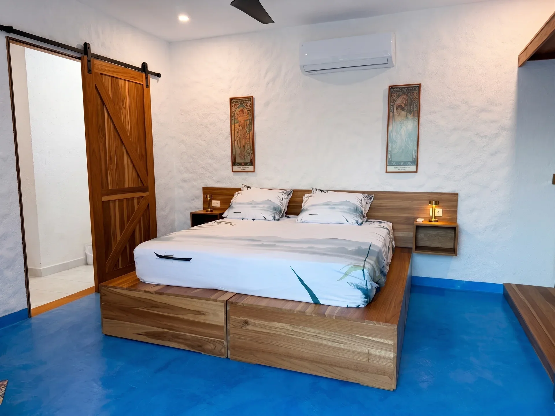 1 Queen Bed